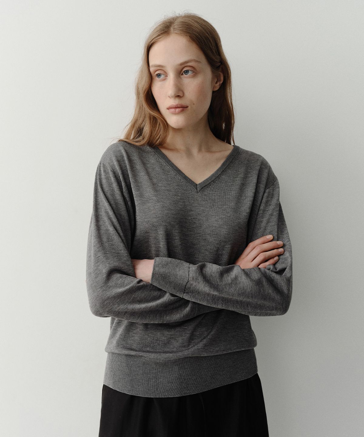 이아(EAAH) WOOL SILK V NECK PULLOVER (GREY)