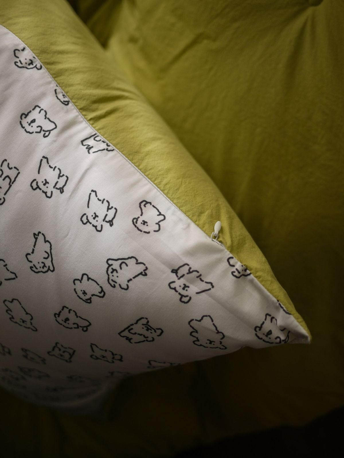 봄봄패브릭스(BOMBOM FABRICS) Olive garden puppy reversible pillow case(양면베개커버)