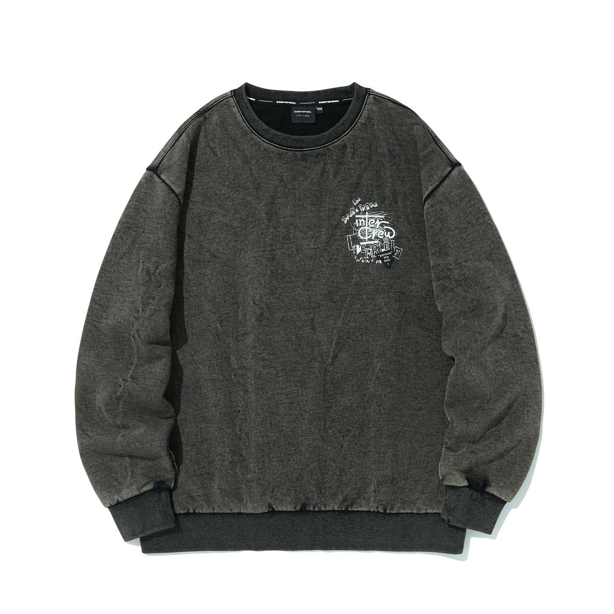 인터크루(INTERCREW) 뉴 캐릭터 스트릿 솔트 워싱 맨투맨 차콜 ITA1TM01ACC