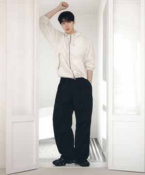 [추영우 착용] 와이드 나일론 카고 이지 팬츠 블랙