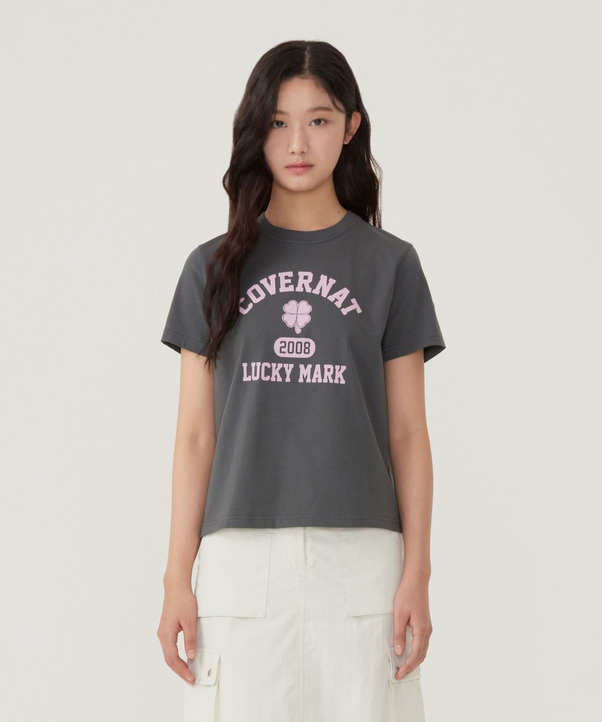 커버낫 우먼(COVERNAT WOMAN) 우먼 클로버 그래픽 티셔츠 차콜