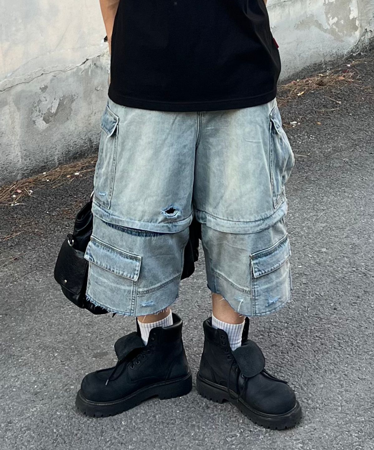 피치블랙(PITCHBLACK) DAMAGE DENIM BERMUDA PANTS (WASHED BLUE)