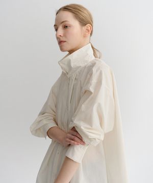 HIGH NECK SHIRRING SHIRT (CREAM)