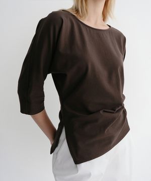TILT TUCK T-SHIRT (BROWN)
