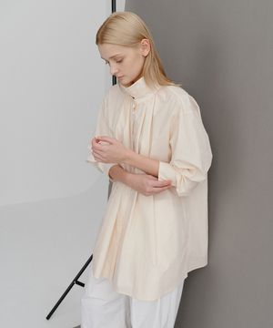 HIGH NECK SHIRRING SHIRT (PEACH)