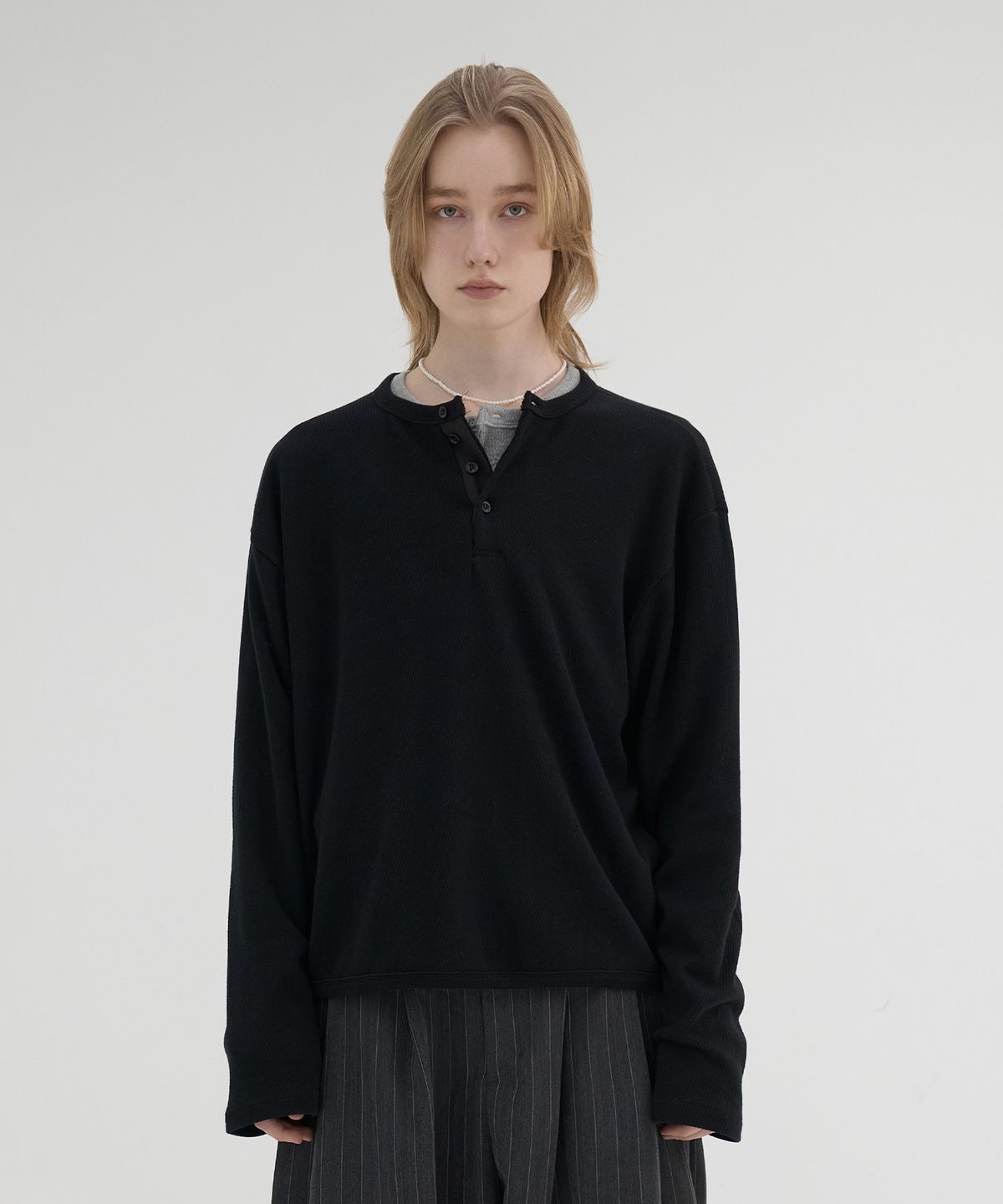 노운(NOUN) pique henley t-shirts (black)