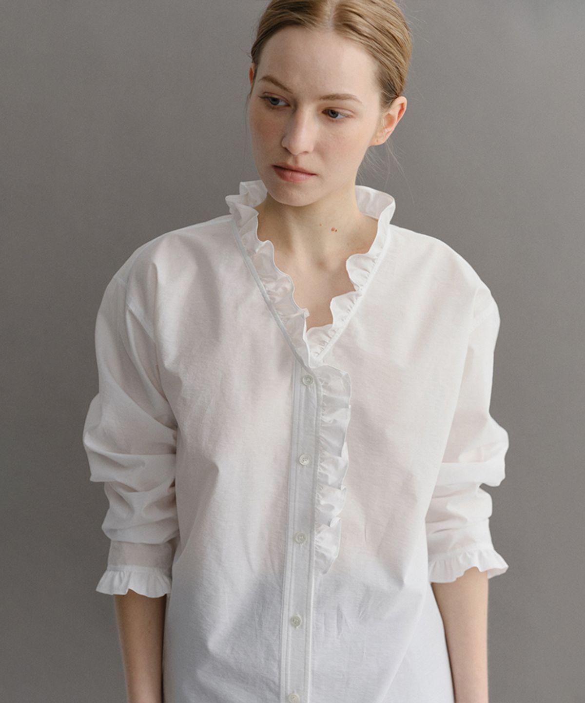 이아(EAAH) COVE RUFFLE SHIRT (WHITE)