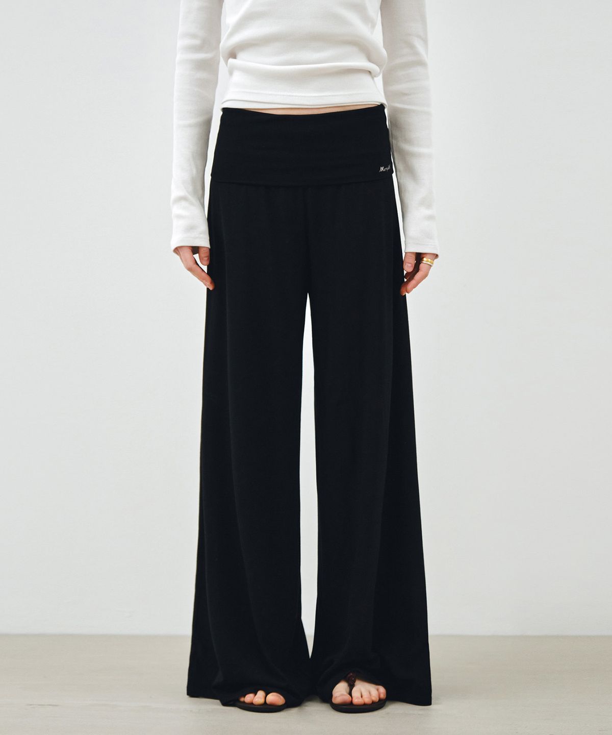 몽돌(MONGDOL) 폴더블 밴딩 와이드 팬츠 블랙 MDPT083BLACK