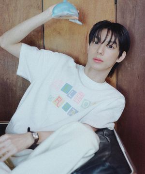 MELLOW DREAM 체크 레터 반팔티셔츠 아이보리