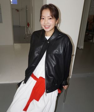 (woman) 로아 크롭 레더 자켓_Black