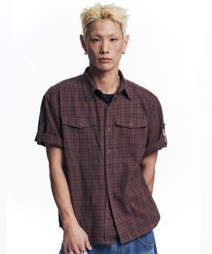 텍스쳐 크롭 롤업 체크 반팔 셔츠 - 브라운
