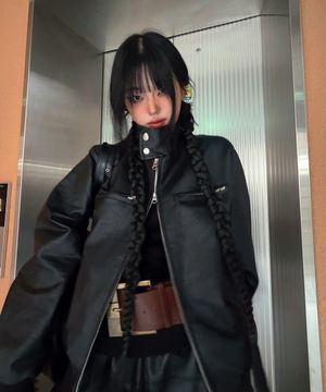 하이넥 레더 크롭 자켓 - 블랙