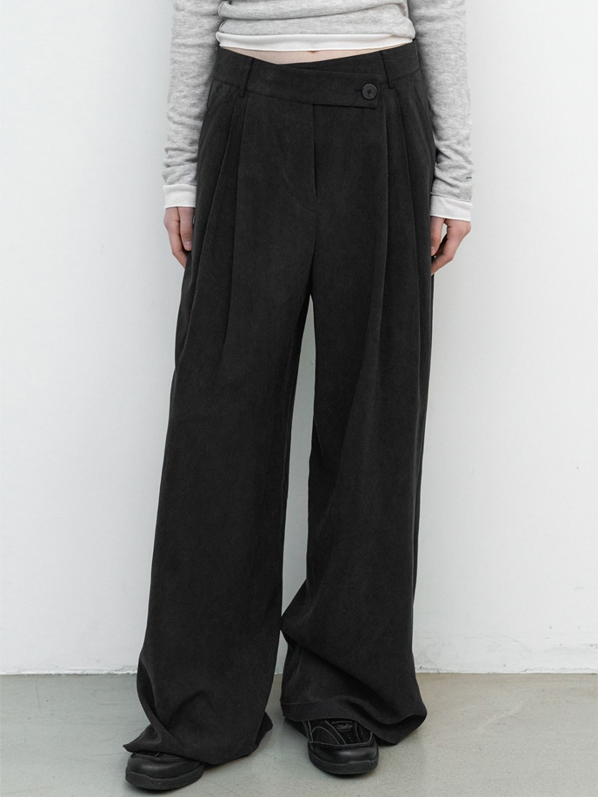 아틀리에 나인(ATELIER NAIN) UNBAL WAIST CREASE WIDE TWOTUCK PANTS (PT-5760)