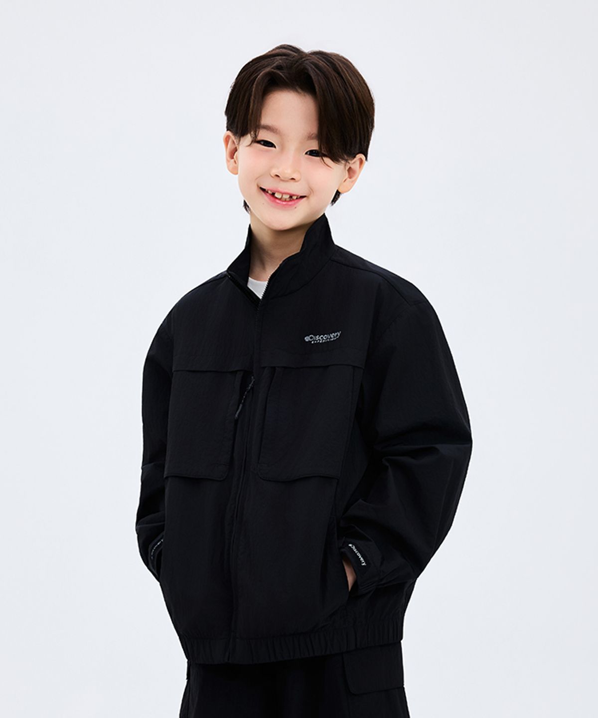 디스커버리 키즈(DISCOVERY KIDS) 키즈 하이넥 오버핏 우븐 자켓 (Neon Black)