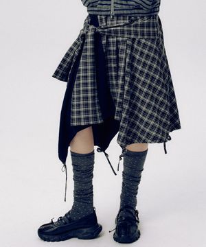 체크 언발란스 타이 업 스트랩 플레어 레이어드 미디 랩 스커트 _ 2COLOR