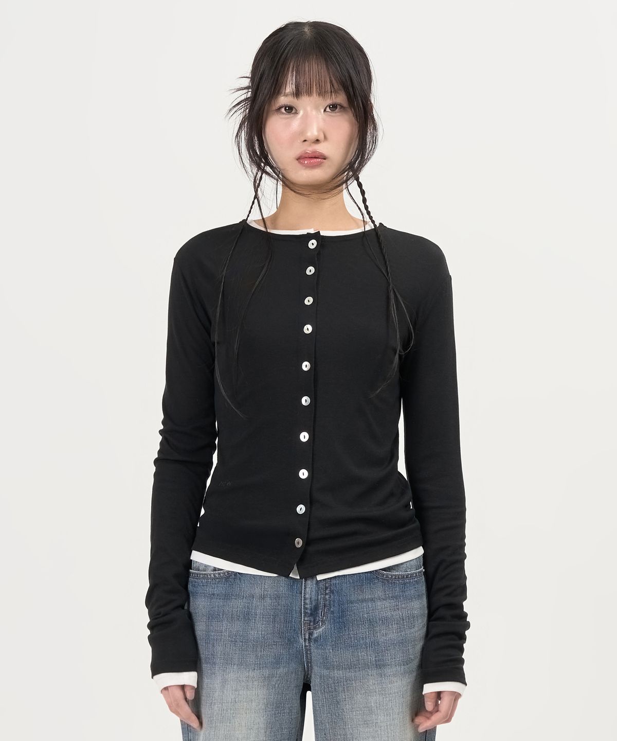 페플리(PEPLEE) Tencel Button Round Neck Cardigan (Black)