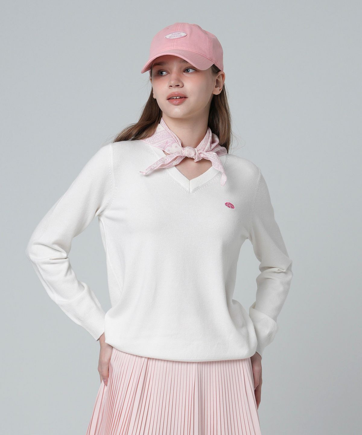 몽버디 골프(MONBIRDIE GOLF) 마크 기본 브이넥 니트 IVORY