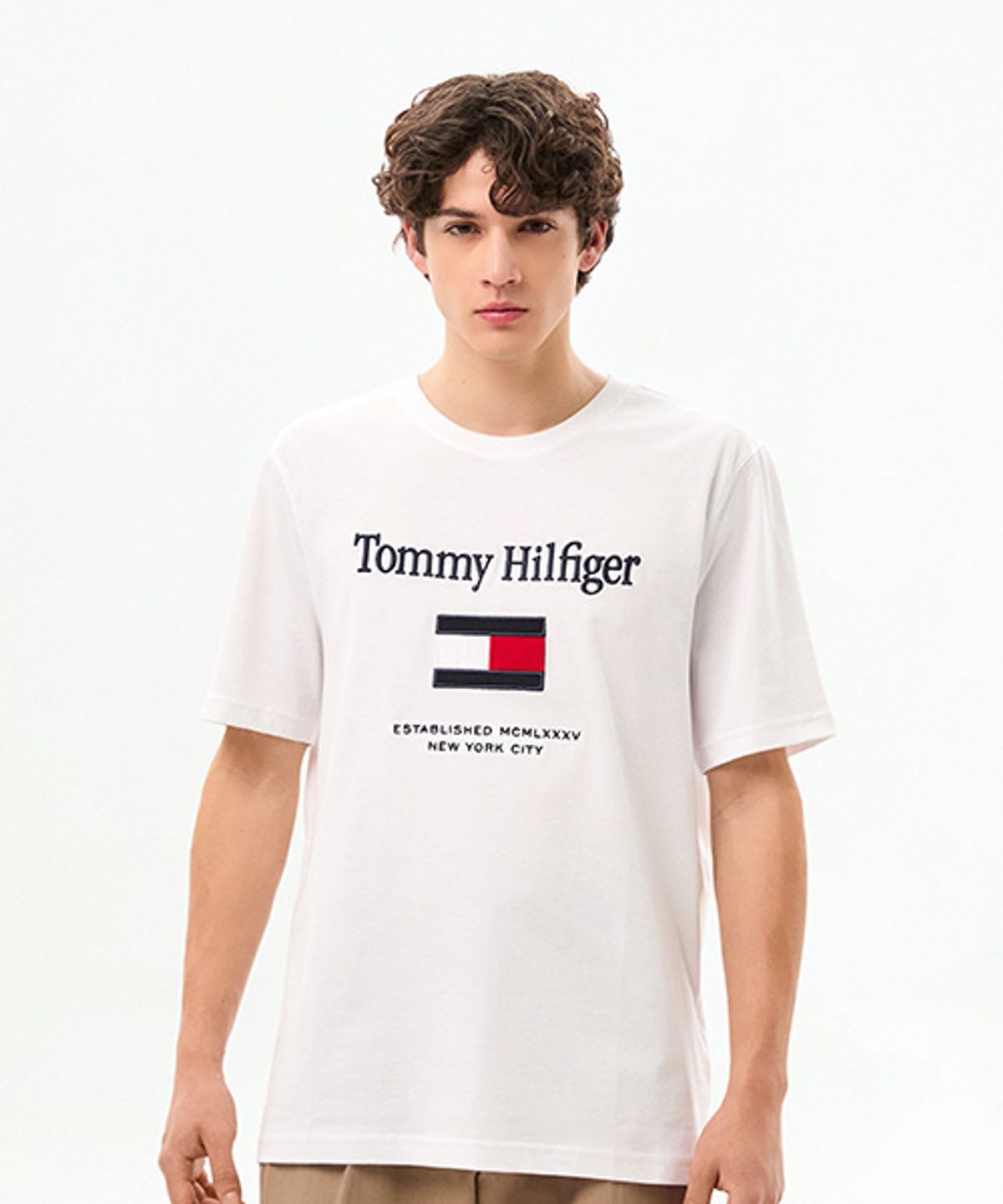 타미힐피거(TOMMY HILFIGER) 플래그 엠브로 티셔츠 (T12G0TPO300MT1YBR)