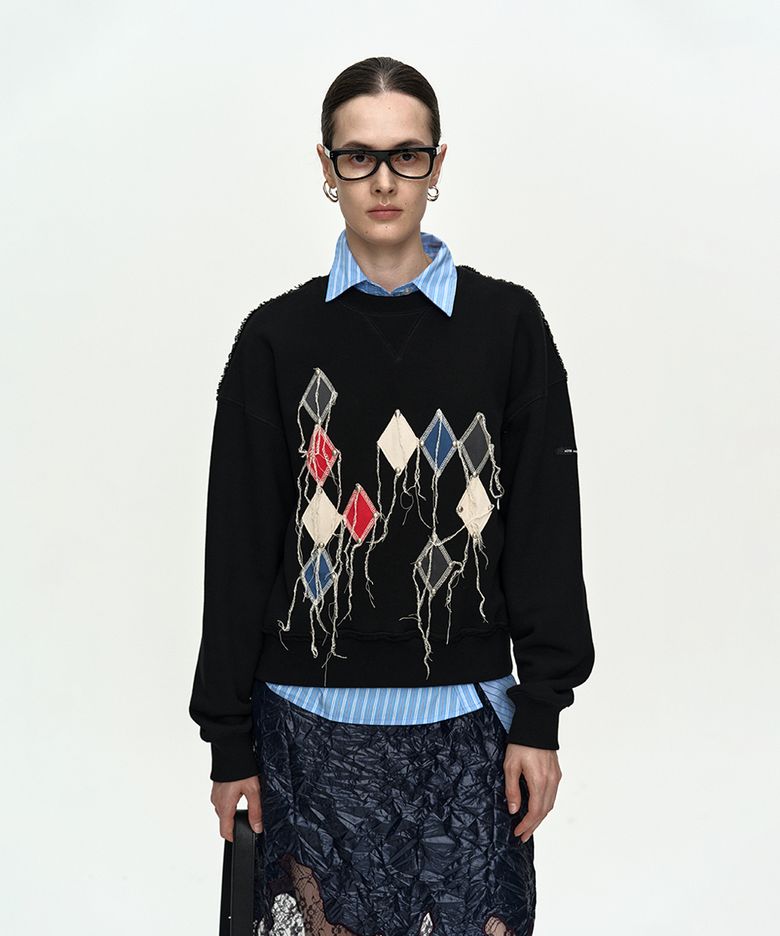 (ESSENTIAL) STUDDED ARGYLE PATCHWORK SWEATSHIRT atb1479w(BLACK)