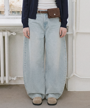 메르 커브드 데님팬츠 (연청)