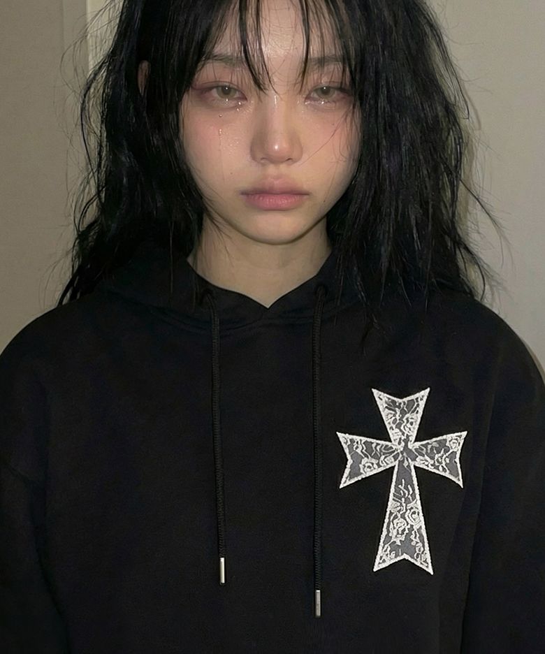 [UNISEX]DOT CROSS_LACE 후드티_BLACK