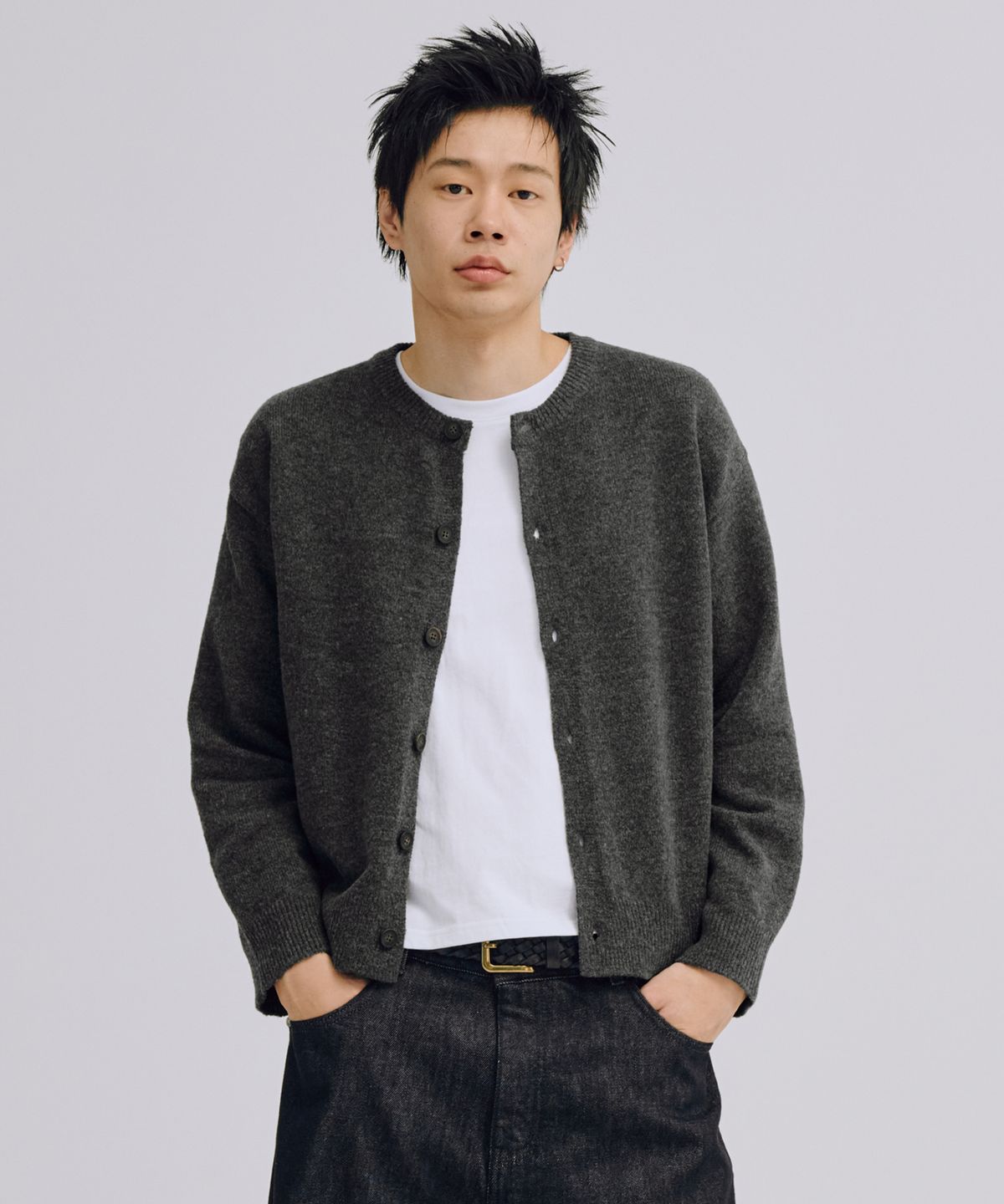 테이크이지(TAKEASY) 에센셜 크롭 니트 가디건 (차콜)