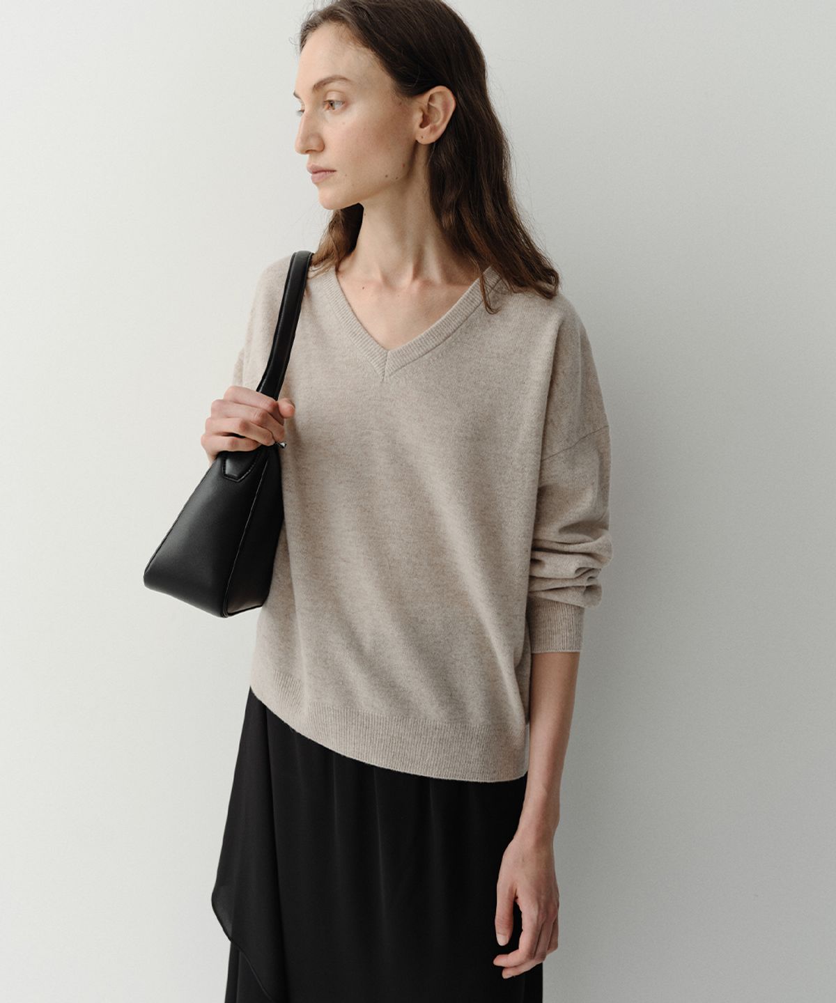 이아(EAAH) RODE CASHMERE V NECK PULLOVER (OATMEAL)