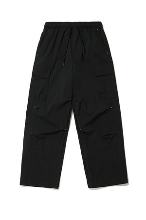 리벳 파라수트 카고 와이드핏 팬츠 블랙 ANA2PL01ABK