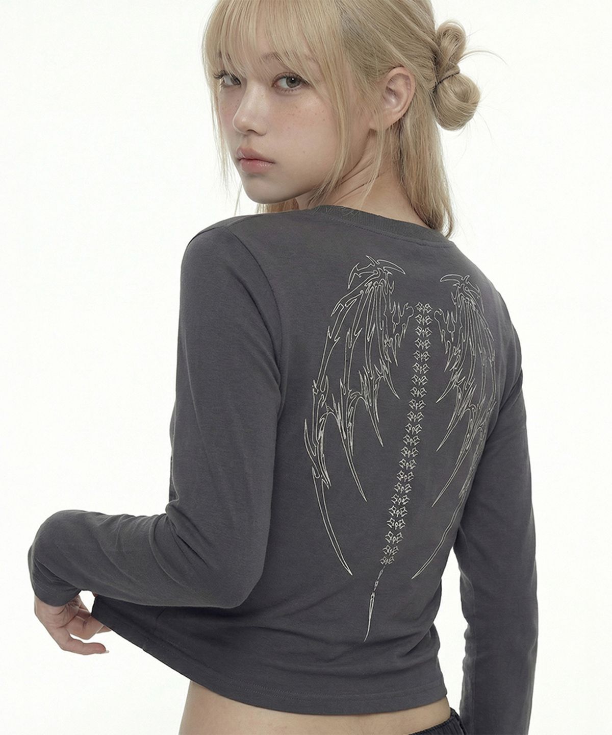 그레이버(GRAVER) [UNISEX]BONE WINGS 헨리넥 롱슬리브 티셔츠_2color