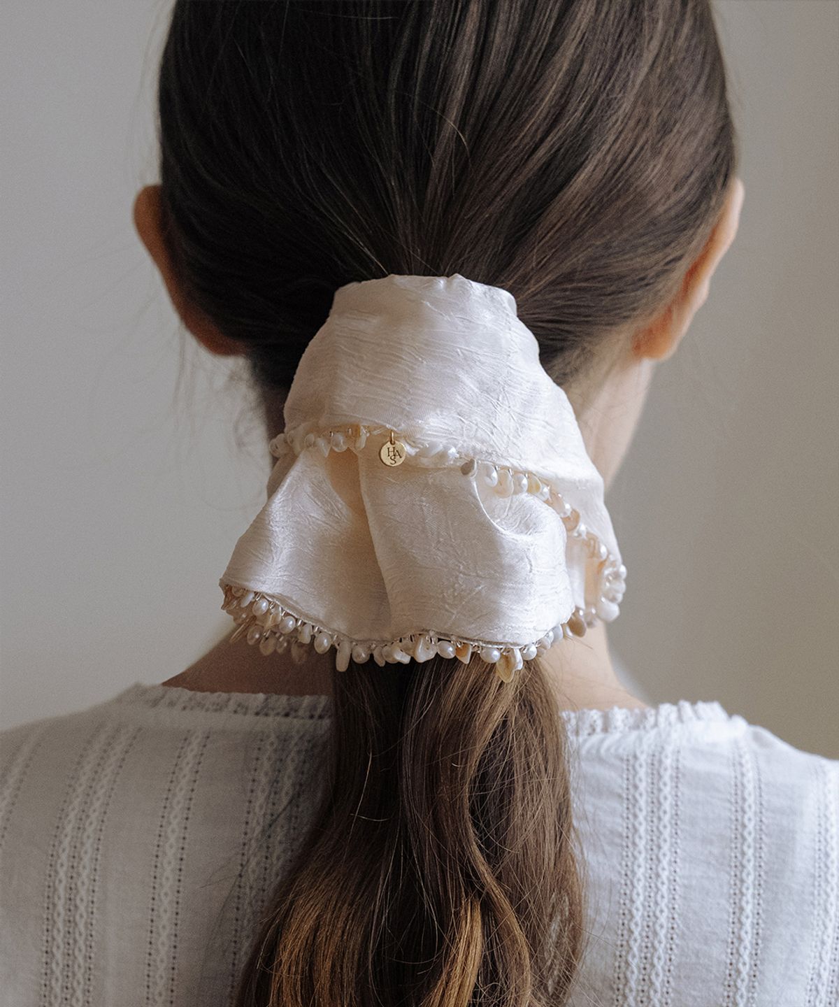 하스(HAS) HML001 Satin Droplet Pearl Scrunchie