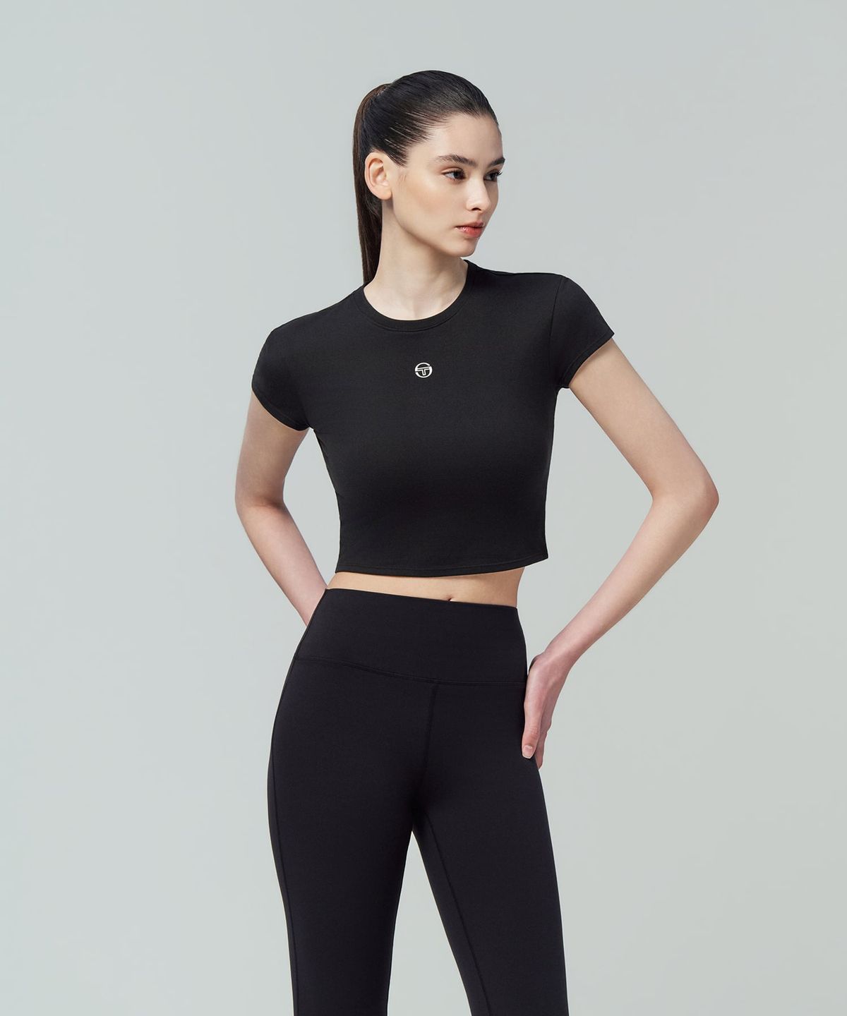 세르지오 타키니(SERGIO TACCHINI) W 크롭 소프트 슬림 티셔츠 (Black)