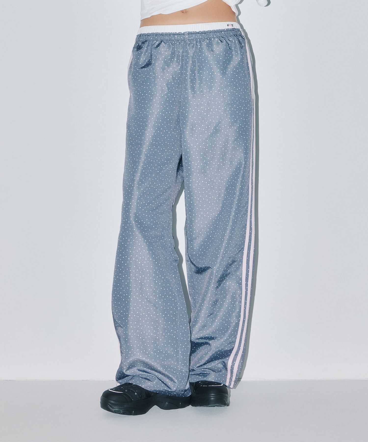 [YOUHEEXOTZ] STAR PATTERN LAYERED BANDING TRACK PANTS_GREY source detail 8