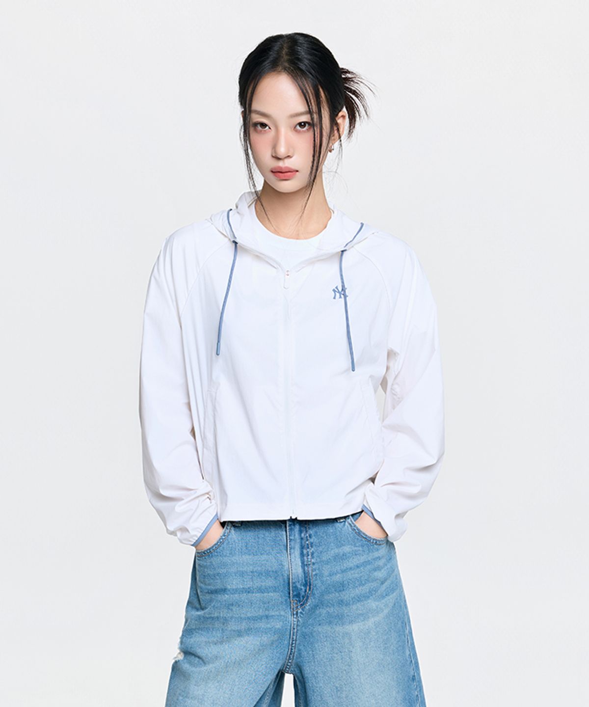 엠엘비(MLB) 여성 스포티브 컬시브 로고 후드 바람막이 NY (Ivory)