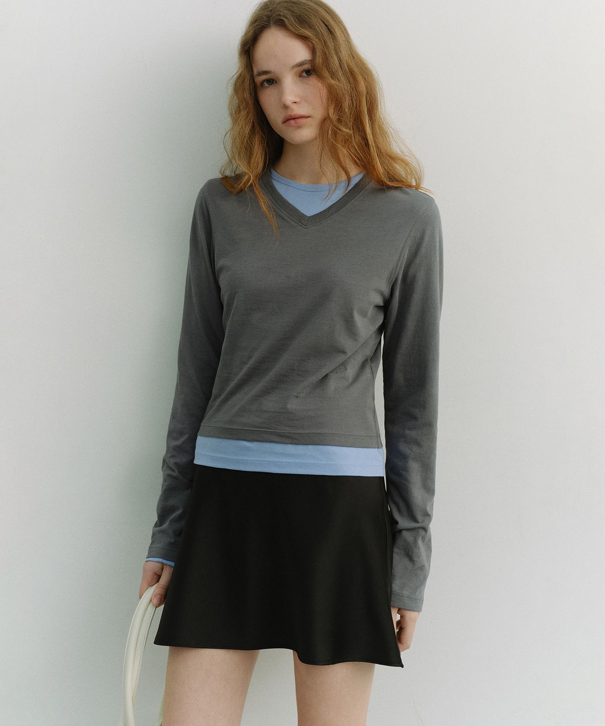 던스트(DUNST) ESSENTIAL PETIT V-NECK T-SHIRT_UDTS6A201_CHARCOAL GREY