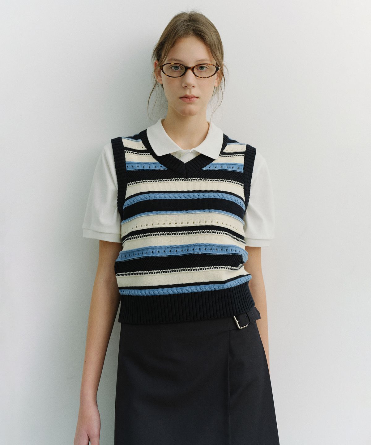 던스트(DUNST) UNISEX CRAFTED STRIPED KNIT VEST_UDSW6B123_NAVY / CREAM