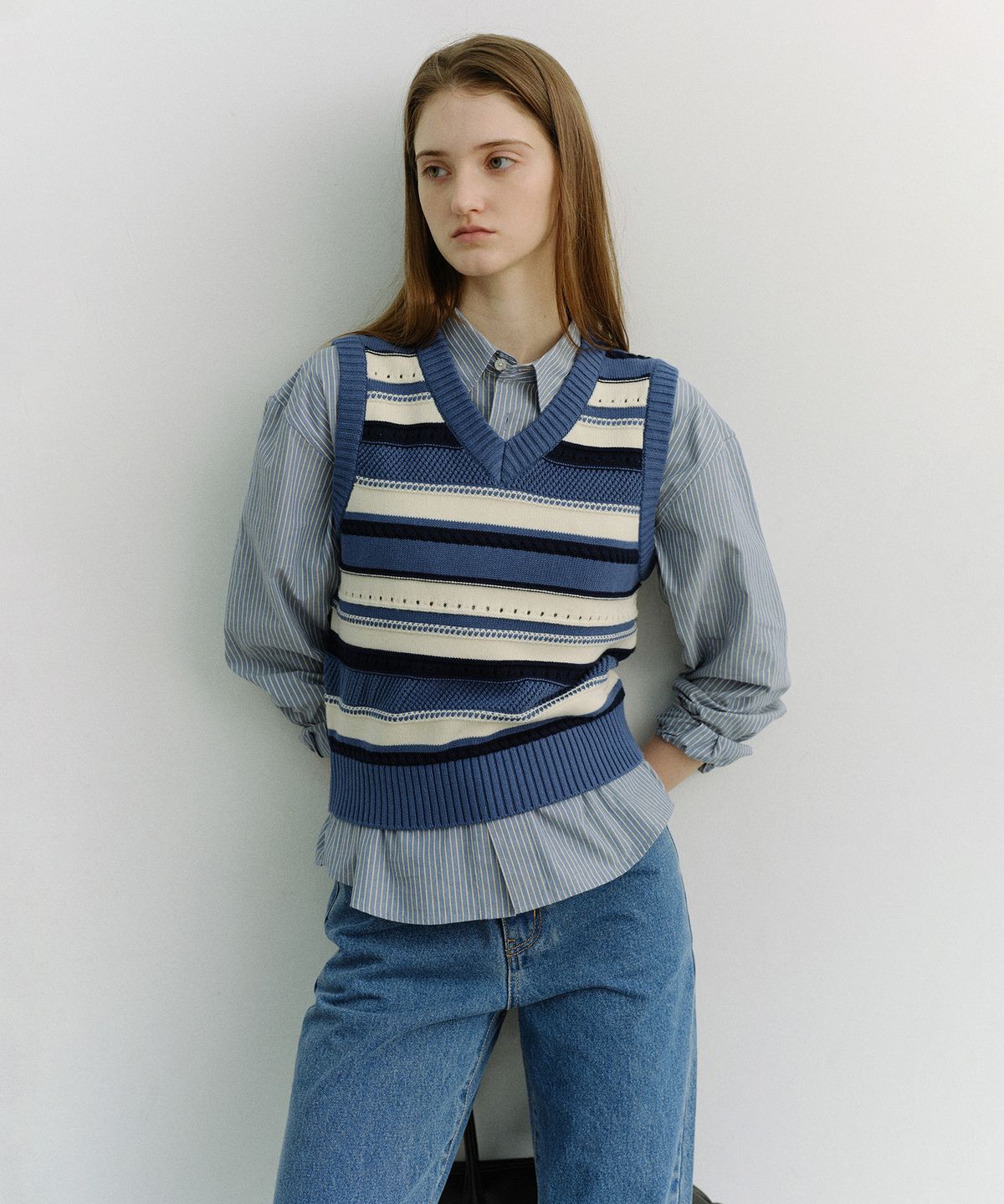 던스트(DUNST) UNISEX CRAFTED STRIPED KNIT VEST_UDSW6B123_BLUE / CREAM