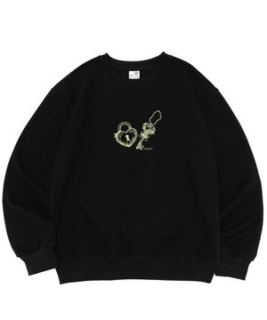 하트 락 앤 키 그래픽 맨투맨 (블랙)