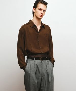 샤르뮈즈 핀턱 루즈핏 셔츠 (브라운)