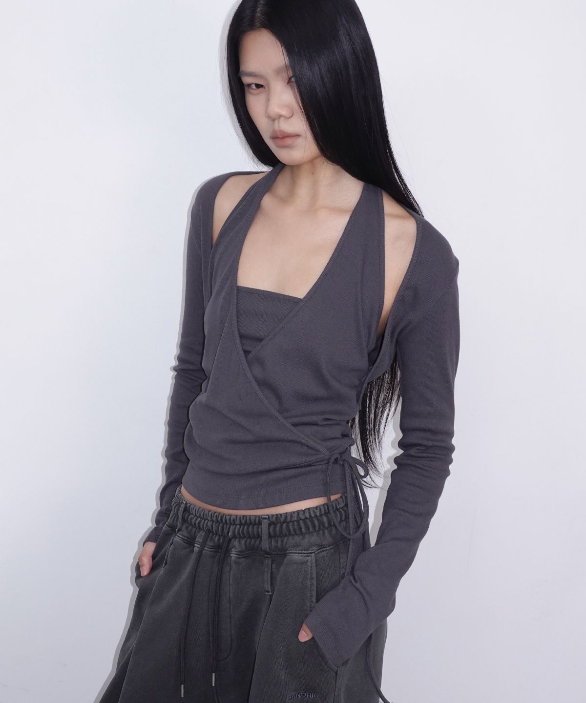 샌드릭(SANDRIC) Layered Halter Wrap Long Sleeve_Charcoal
