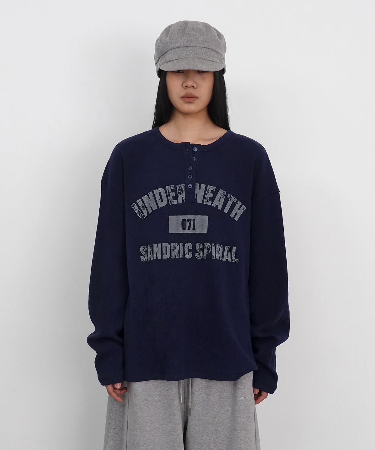 샌드릭(SANDRIC) Henley Neck Waffle Long Sleeve_Navy