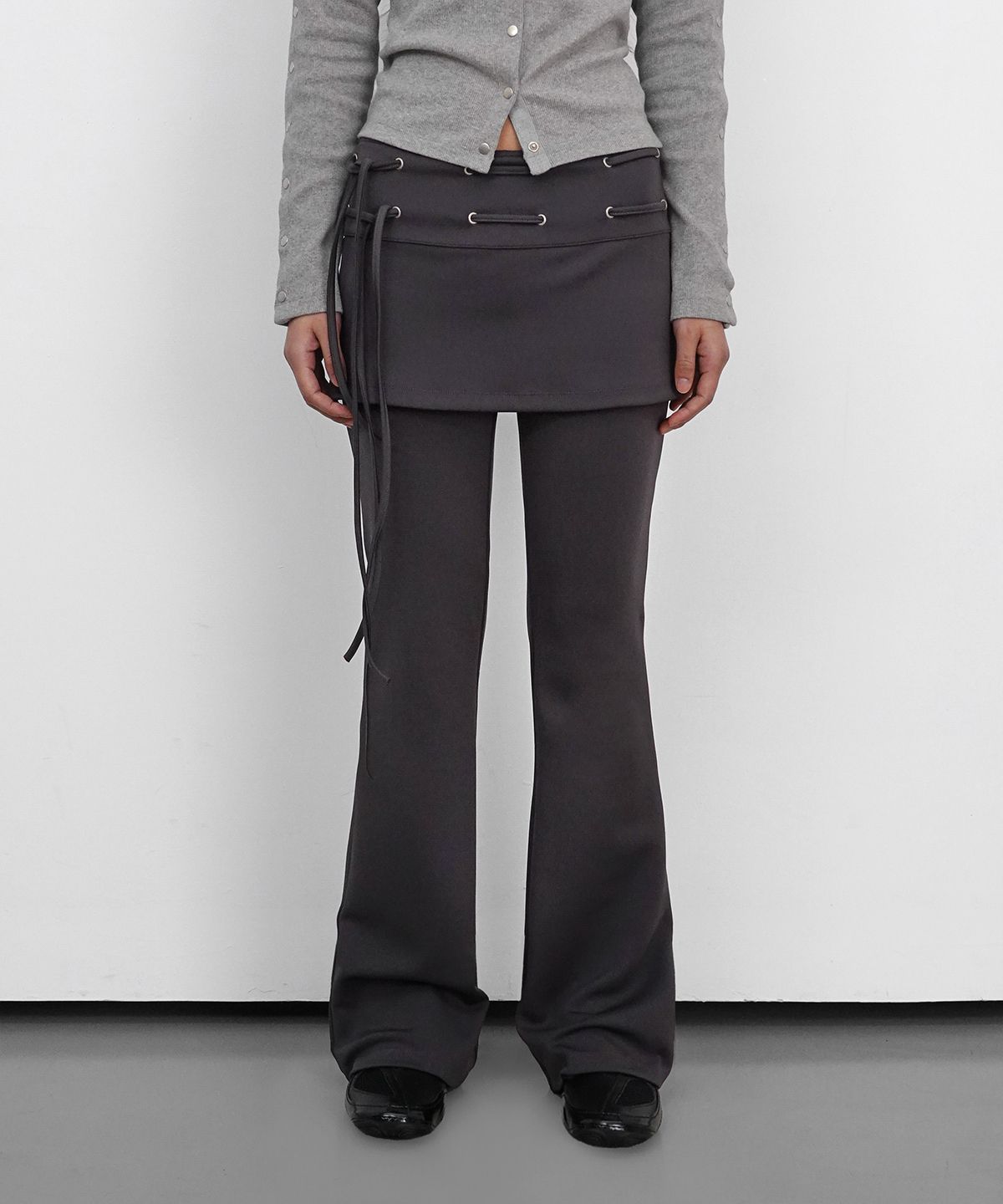샌드릭(SANDRIC) Eyelet Skirt Pants_Charcoal
