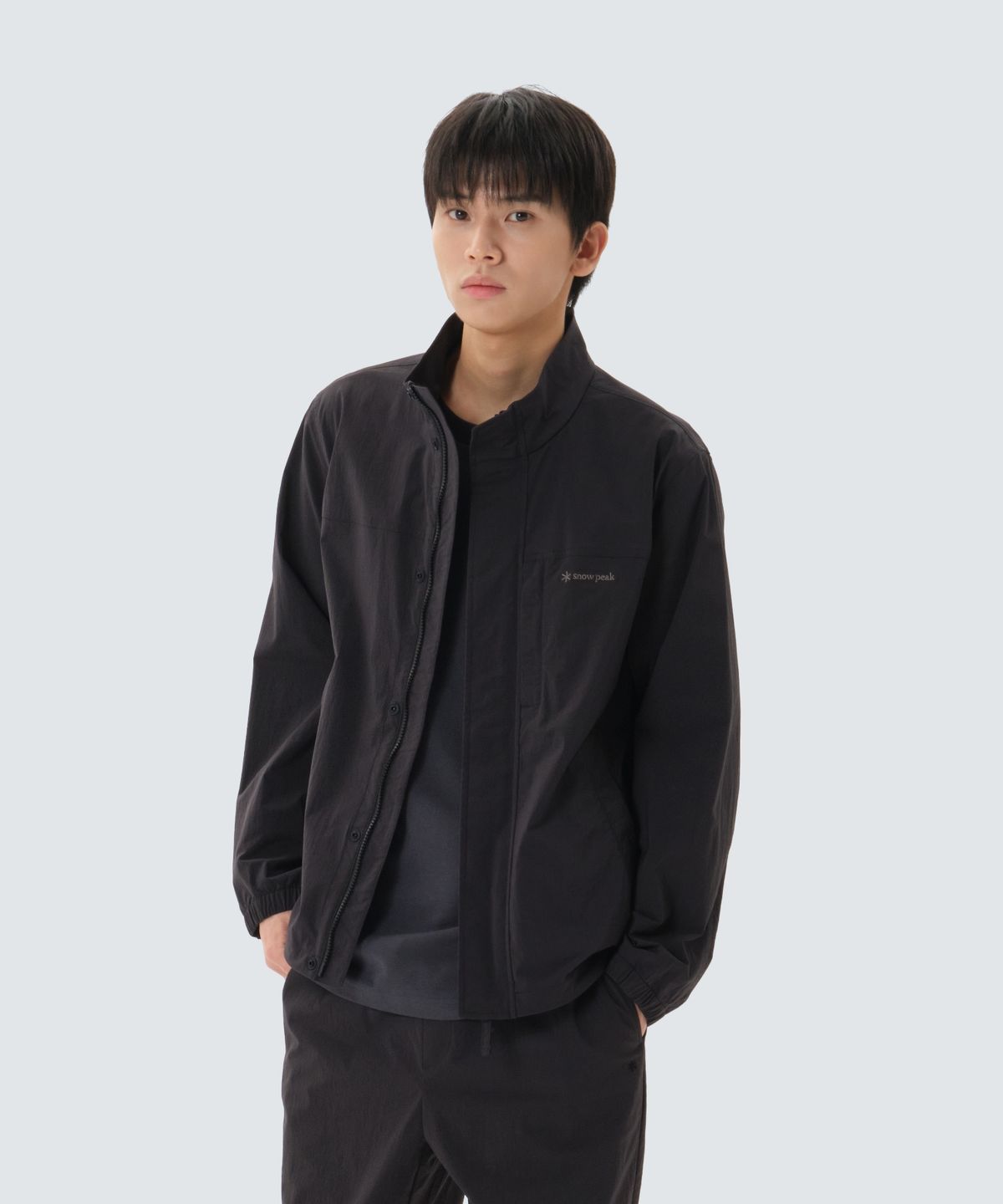 스노우피크 어패럴(SNOWPEAK APPAREL) 루트 스탠드넥 바람막이 (S26MMRWB64) Dark Charcoal