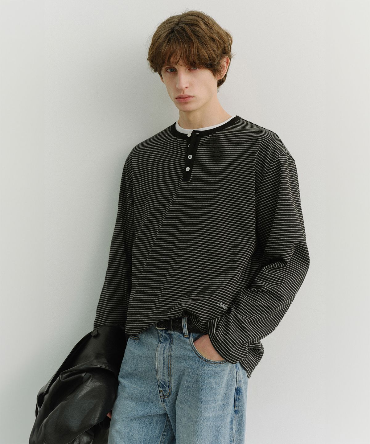 던스트 포 맨(DUNST FOR MEN) HENLEY-NECK T-SHIRT_UNISEX_UDTS6A109_BLACK STRIPE