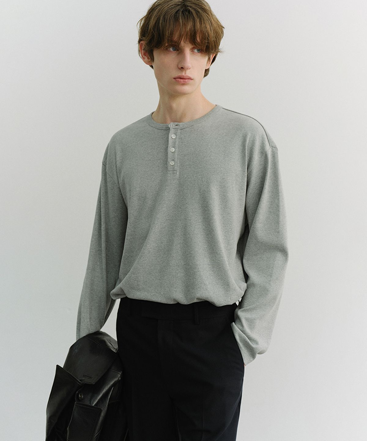 던스트 포 맨(DUNST FOR MEN) HENLEY-NECK T-SHIRT_UNISEX_UDTS6A109_MELANGE GREY