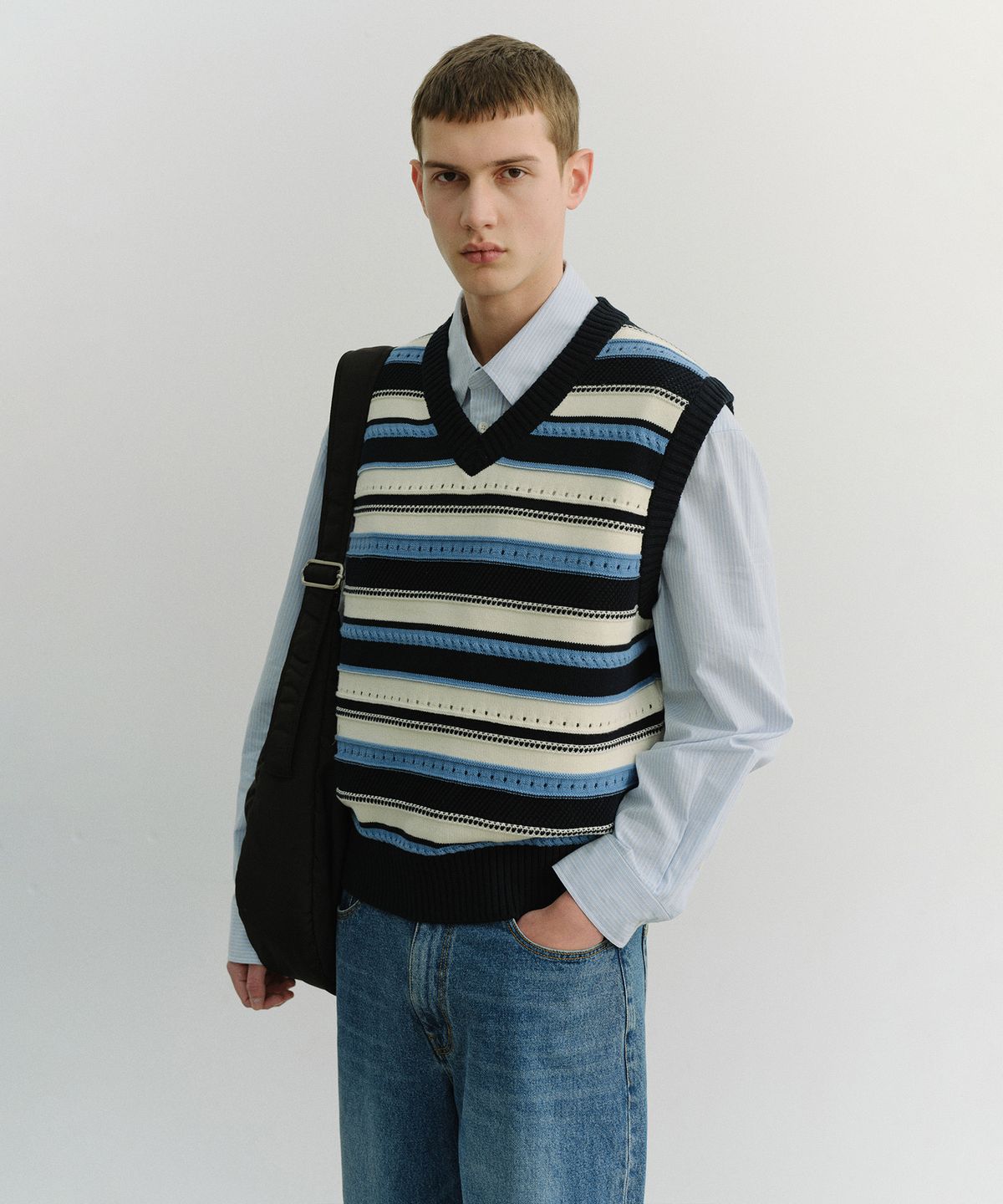 던스트 포 맨(DUNST FOR MEN) CRAFTED STRIPED KNIT VEST_UNISEX_UDSW6B123_NAVY / CREAM