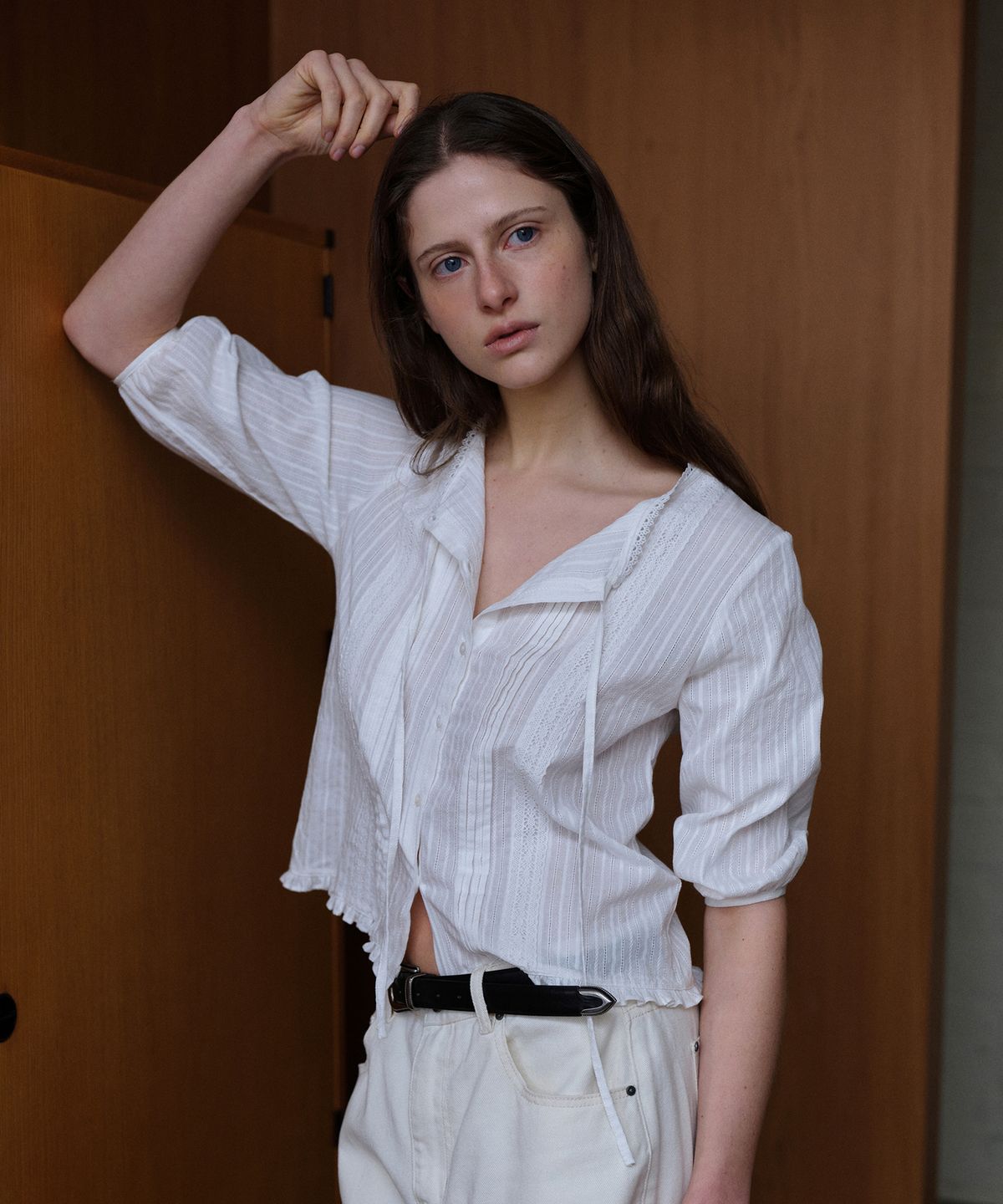 폴뉴아(FOLNUA) LAY RUFFLE BLOUSE (WHITE)