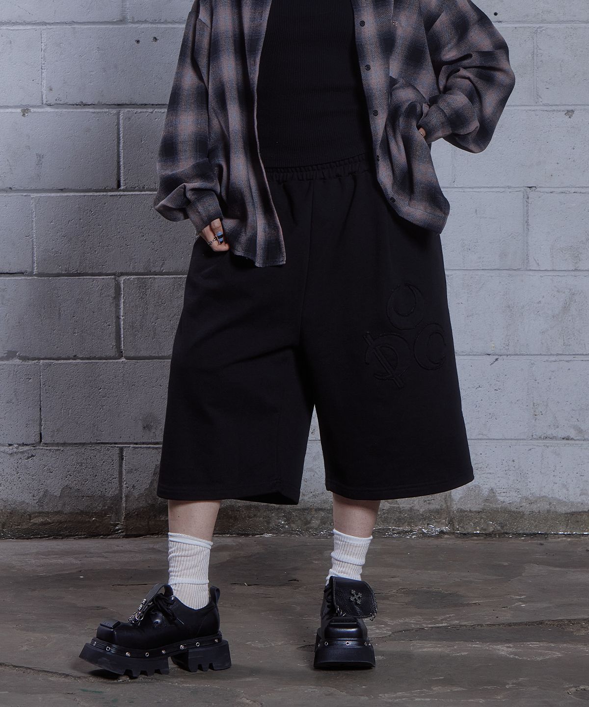 디오스피스(DAUSPICE) (DUC) Symbol Bermuda Sweat Shorts Black