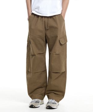 사선 절개 필드 파라슈트 카고 팬츠 베이지