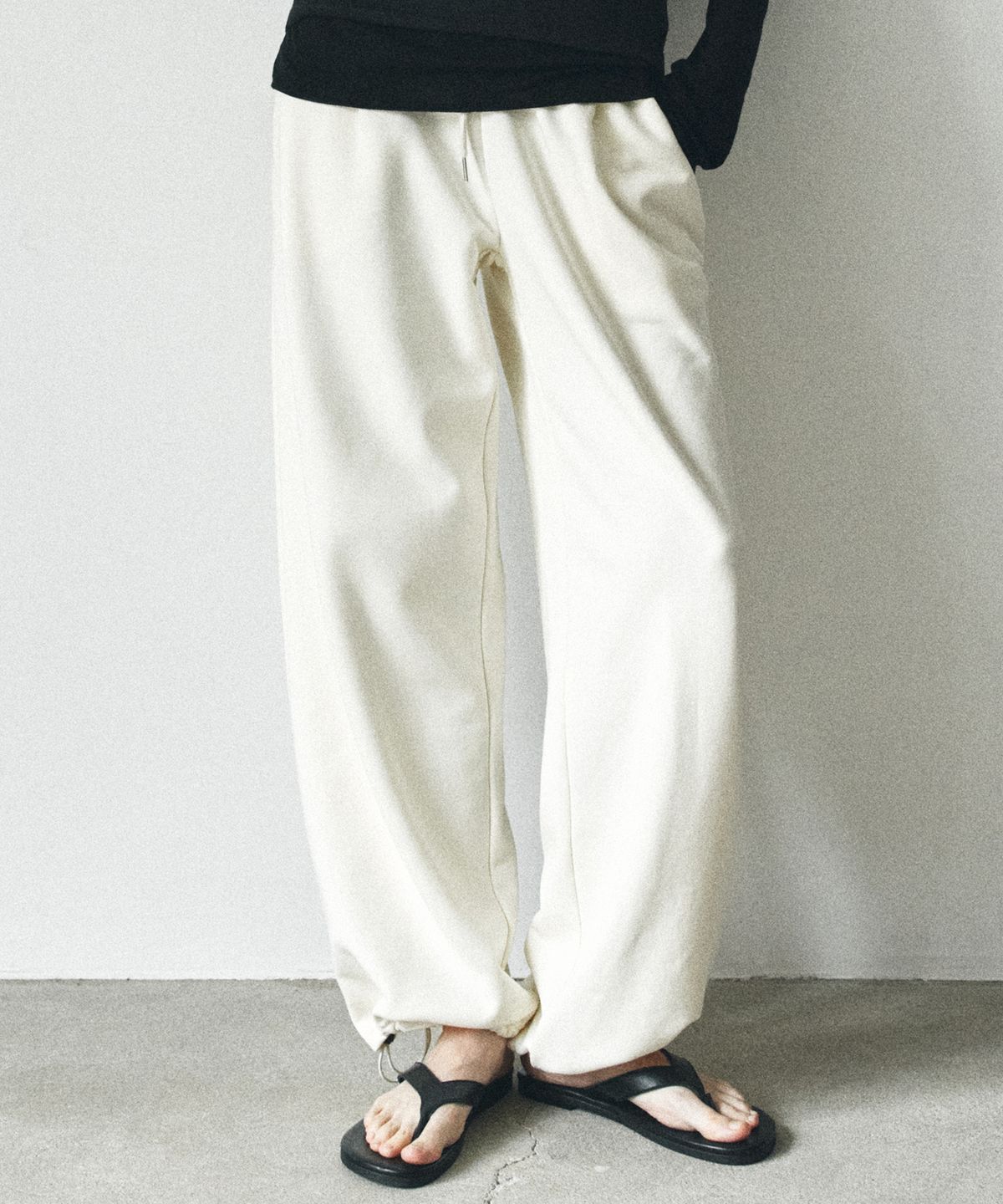 반원 아틀리에(VANONE ATELIER) P3280 스트레이트 스웨트 팬츠_Cream