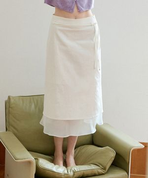 P3284 오버레이 미디 스커트_White